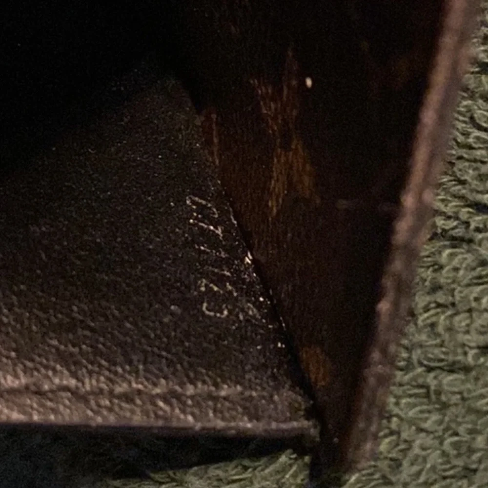 Authentic Louis Vuitton in excellent used condition - Picture 4 of 4